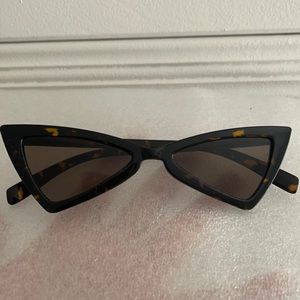 Tortoise frame triangle sunglasses